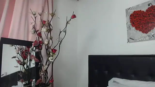 Snapshot of Angelinna_Milf chatting on 12/14/24, 07:36 Angelinna Milf online show from 12/14/24, 07:36