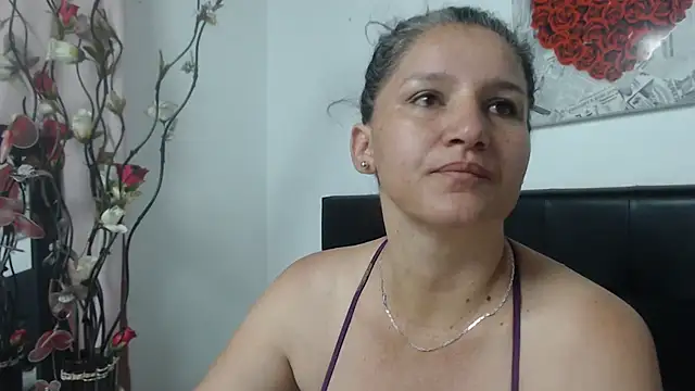 Snapshot of Angelinna_Milf chatting on 12/15/24, 11:55 Angelinna Milf online show from 12/15/24, 11:55