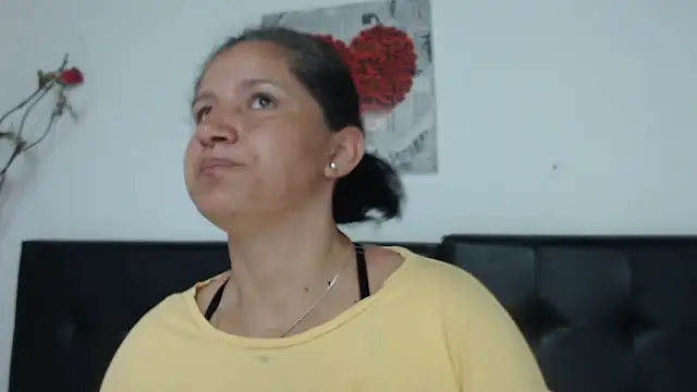 Snapshot of Angelinna_Milf chatting on 12/26/24, 06:54 Angelinna Milf online show from 12/26/24, 06:54