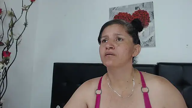 Snapshot of Angelinna_Milf chatting on 01/03/25, 06:57 Angelinna Milf online show from 01/03/25, 06:57