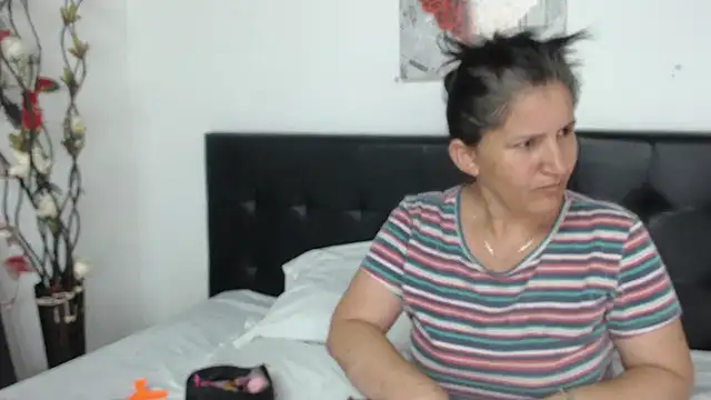 Snapshot of Angelinna_Milf chatting on 01/07/25, 02:31 Angelinna Milf online show from 01/07/25, 02:31