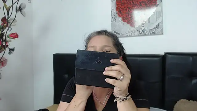 Snapshot of Angelinna_Milf chatting on 01/11/25, 07:16 Angelinna Milf online show from 01/11/25, 07:16