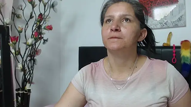 Snapshot of Angelinna_Milf chatting on 01/14/25, 11:37 Angelinna Milf online show from 01/14/25, 11:37