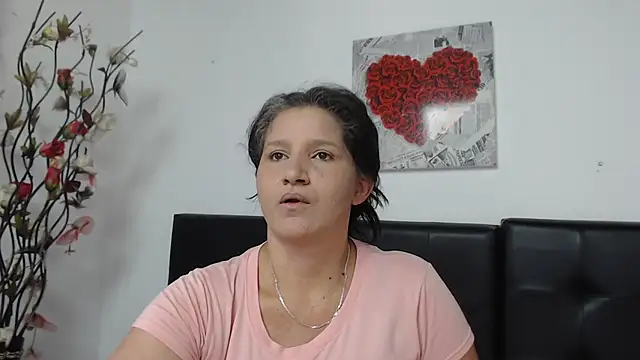 Snapshot of Angelinna_Milf chatting on 01/16/25, 07:10 Angelinna Milf online show from 01/16/25, 07:10