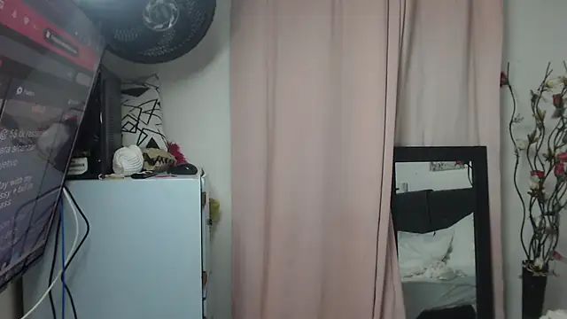 Snapshot of Angelinna_Milf chatting on 01/17/25, 02:29 Angelinna Milf online show from 01/17/25, 02:29