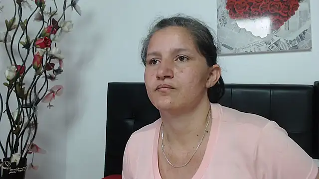 Snapshot of Angelinna_Milf chatting on 01/17/25, 06:54 Angelinna Milf online show from 01/17/25, 06:54