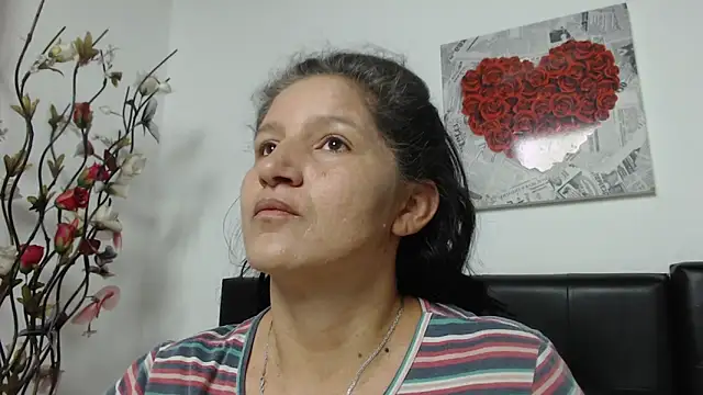 Snapshot of Angelinna_Milf chatting on 01/19/25, 01:00 Angelinna Milf online show from 01/19/25, 01:00