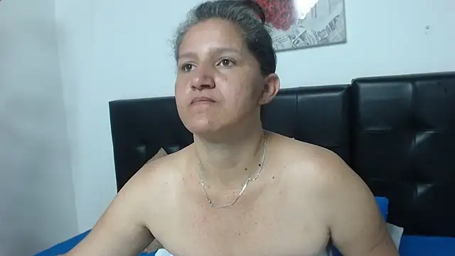 Snapshot of Angelinna_Milf chatting on 01/25/25, 01:54 Angelinna Milf online show from 01/25/25, 01:54