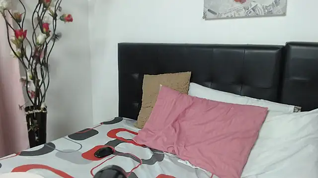 Snapshot of Angelinna_Milf chatting on 01/26/25, 02:03 Angelinna Milf online show from 01/26/25, 02:03