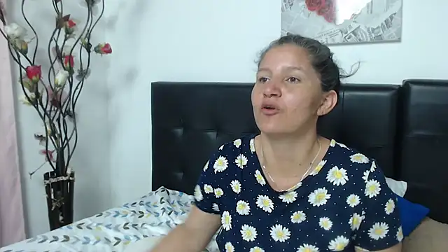 Snapshot of Angelinna_Milf chatting on 01/28/25, 03:04 Angelinna Milf online show from 01/28/25, 03:04