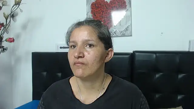 Snapshot of Angelinna_Milf chatting on 02/01/25, 02:47 Angelinna Milf online show from 02/01/25, 02:47