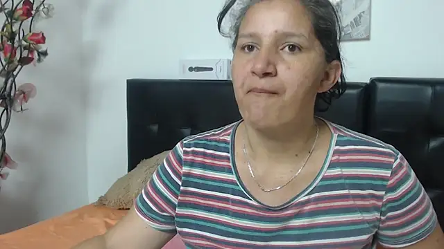 Snapshot of Angelinna_Milf chatting on 02/07/25, 02:19 Angelinna Milf online show from 02/07/25, 02:19