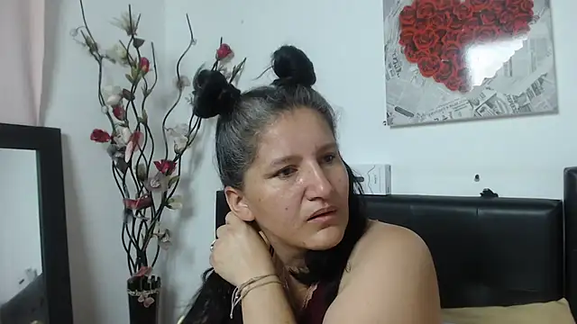 Snapshot of Angelinna_Milf chatting on 02/15/25, 09:15 Angelinna Milf online show from 02/15/25, 09:15