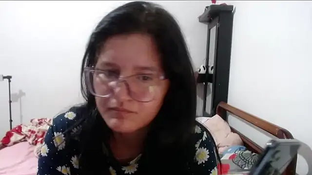 Snapshot of Angelinna_Milf chatting on 09/17/25, 04:30 Angelinna Milf online show from 09/17/25, 04:30