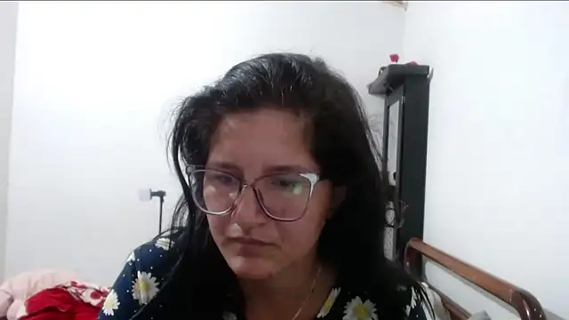 Snapshot of Angelinna_Milf chatting on 09/18/25, 08:00 Angelinna Milf online show from 09/18/25, 08:00