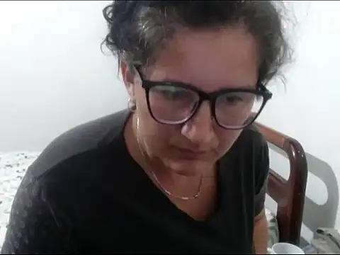 Snapshot of Angelinna_Milf chatting on 11/01/25, 02:13 Angelinna Milf online show from 11/01/25, 02:13