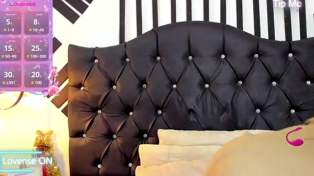 Snapshot of AllisonsweetZ chatting on 12/21/24, 08:10 AllisonsweetZ online show from 12/21/24, 08:10