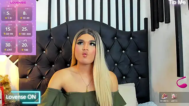 Snapshot of AllisonsweetZ chatting on 12/22/24, 07:52 AllisonsweetZ online show from 12/22/24, 07:52