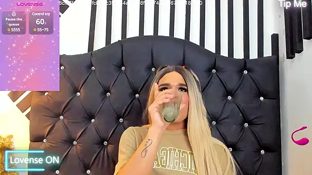 Snapshot of AllisonsweetZ chatting on 12/26/24, 08:11 AllisonsweetZ online show from 12/26/24, 08:11