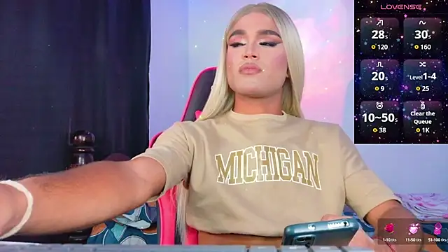 Snapshot of AllisonsweetZ chatting on 09/25/25, 07:17 AllisonsweetZ online show from 09/25/25, 07:17