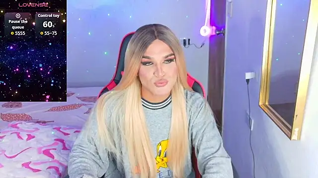 Snapshot of AllisonsweetZ chatting on 10/13/25, 01:55 AllisonsweetZ online show from 10/13/25, 01:55