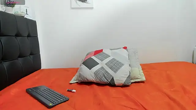 Snapshot of RoddyRich11 chatting on 03/17/25, 01:50 RoddyRich11 online show from 03/17/25, 01:50