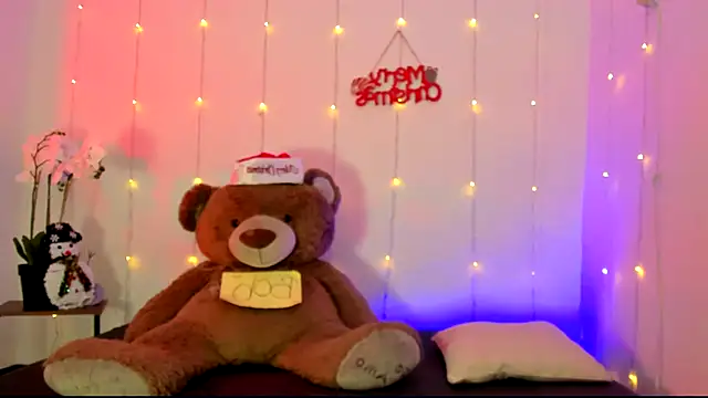 Snapshot of kendal_scott1 chatting on 12/16/24, 10:24 kendal scott1 online show from 12/16/24, 10:24