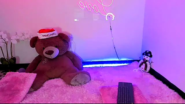 Snapshot of kendal_scott1 chatting on 12/26/24, 11:03 kendal scott1 online show from 12/26/24, 11:03