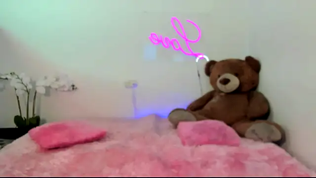 Snapshot of kendal_scott1 chatting on 01/08/25, 07:24 kendal scott1 online show from 01/08/25, 07:24