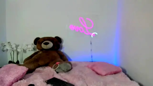 Snapshot of kendal_scott1 chatting on 01/22/25, 02:59 kendal scott1 online show from 01/22/25, 02:59