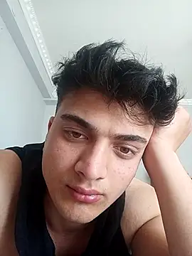 boy 3835 online show from 03/14/25, 12:40