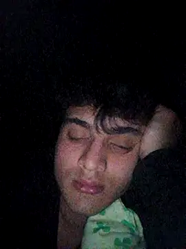 boy 3835 online show from 03/18/25, 02:15