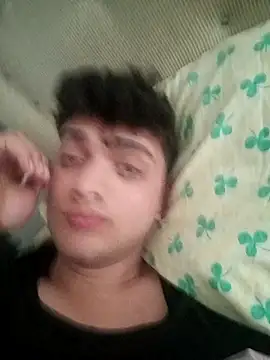 boy 3835 online show from 03/18/25, 12:47