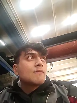 boy 3835 online show from 03/18/25, 10:37