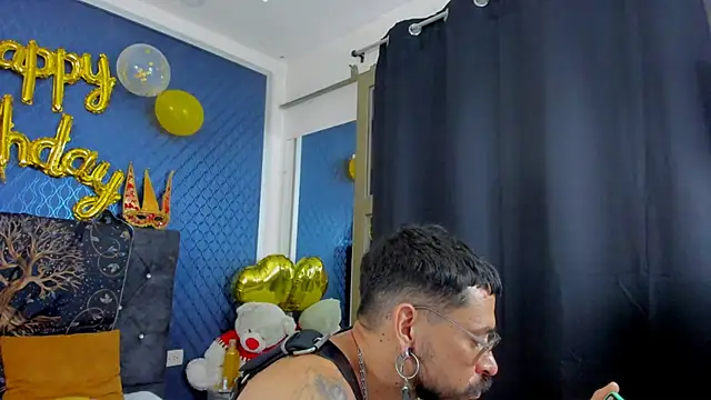 Snapshot of leondevereda chatting on 02/21/25, 02:28 leondevereda online show from 02/21/25, 02:28