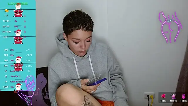 Snapshot of TRIXIE_TANG28 chatting on 01/28/25, 02:21 TRIXIE TANG28 online show from 01/28/25, 02:21