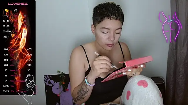 Snapshot of TRIXIE_TANG28 chatting on 02/14/25, 11:20 TRIXIE TANG28 online show from 02/14/25, 11:20