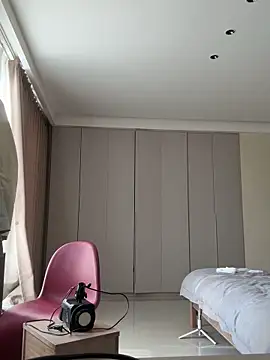 Snapshot of Krismil3 chatting on 04/10/26, 12:16 Krismil3 online show from 04/10/26, 12:16