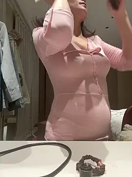 Snapshot of Krismil3 chatting on 04/11/26, 12:09 Krismil3 online show from 04/11/26, 12:09