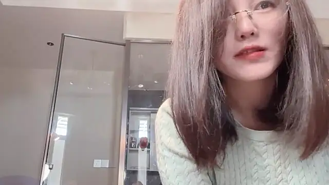 Snapshot of Krismil3 chatting on 04/20/26, 01:19 Krismil3 online show from 04/20/26, 01:19