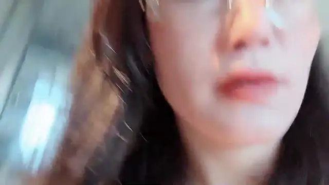 Snapshot of Krismil3 chatting on 04/23/26, 01:18 Krismil3 online show from 04/23/26, 01:18