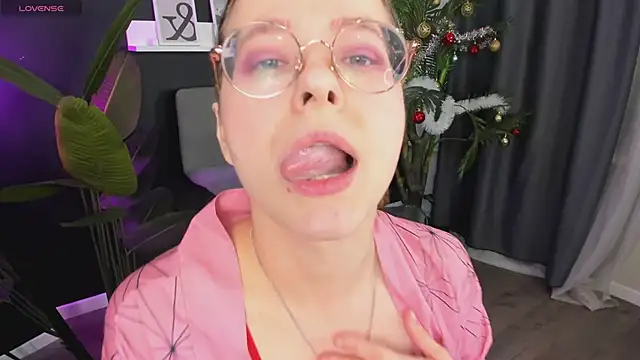 Snapshot of CassieCool chatting on 01/01/25, 08:58 CassieCool online show from 01/01/25, 08:58