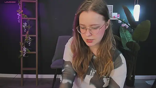 Snapshot of CassieCool chatting on 01/11/25, 08:43 CassieCool online show from 01/11/25, 08:43