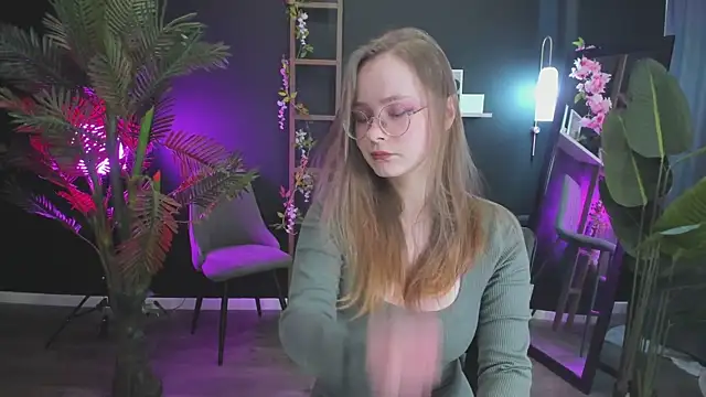 Snapshot of CassieCool chatting on 01/25/25, 12:06 CassieCool online show from 01/25/25, 12:06