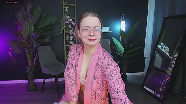 Snapshot of CassieCool chatting on 02/11/25, 09:03 CassieCool online show from 02/11/25, 09:03