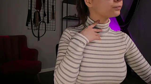 Snapshot of CassieCool chatting on 09/16/25, 08:43 CassieCool online show from 09/16/25, 08:43