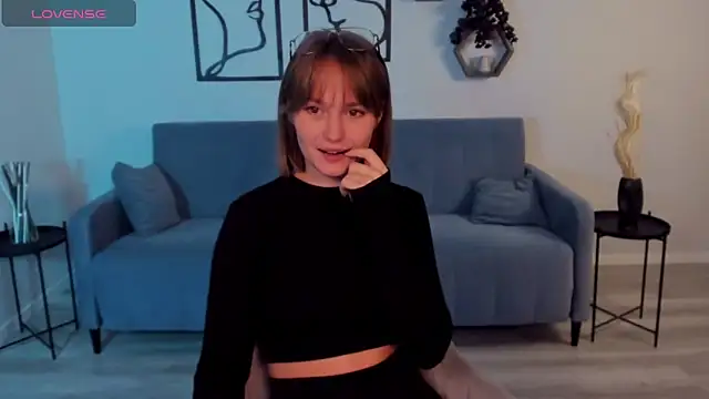 BritnieCute online show from 10/16/25, 05:08