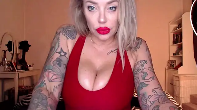 Snapshot of SadieGlam chatting on 01/17/25, 08:56 SadieGlam online show from 01/17/25, 08:56