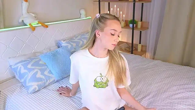 Snapshot of HollisBeckett chatting on 02/05/25, 12:17 HollisBeckett online show from 02/05/25, 12:17