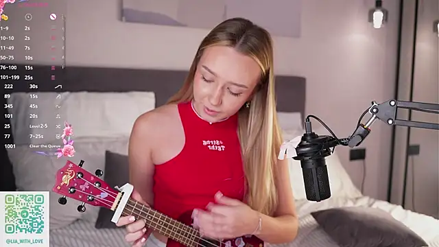 Snapshot of HollisBeckett chatting on 09/16/25, 03:40 HollisBeckett online show from 09/16/25, 03:40